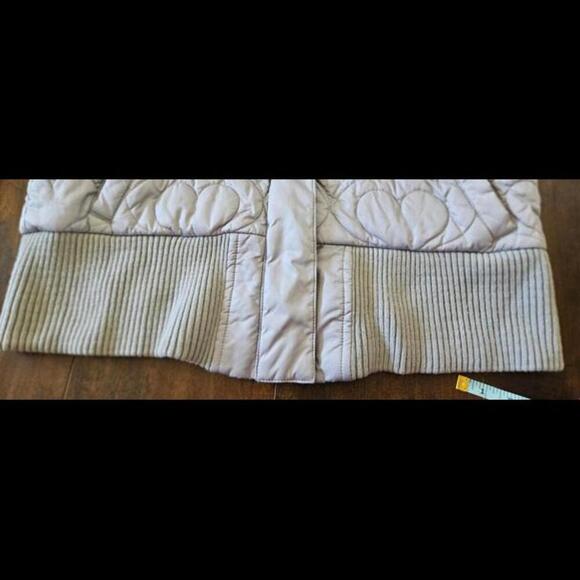 Old Navy Women's Stylish Gray Jacket with High Neck and Quilted Hearts Large - Picture 8 of 10